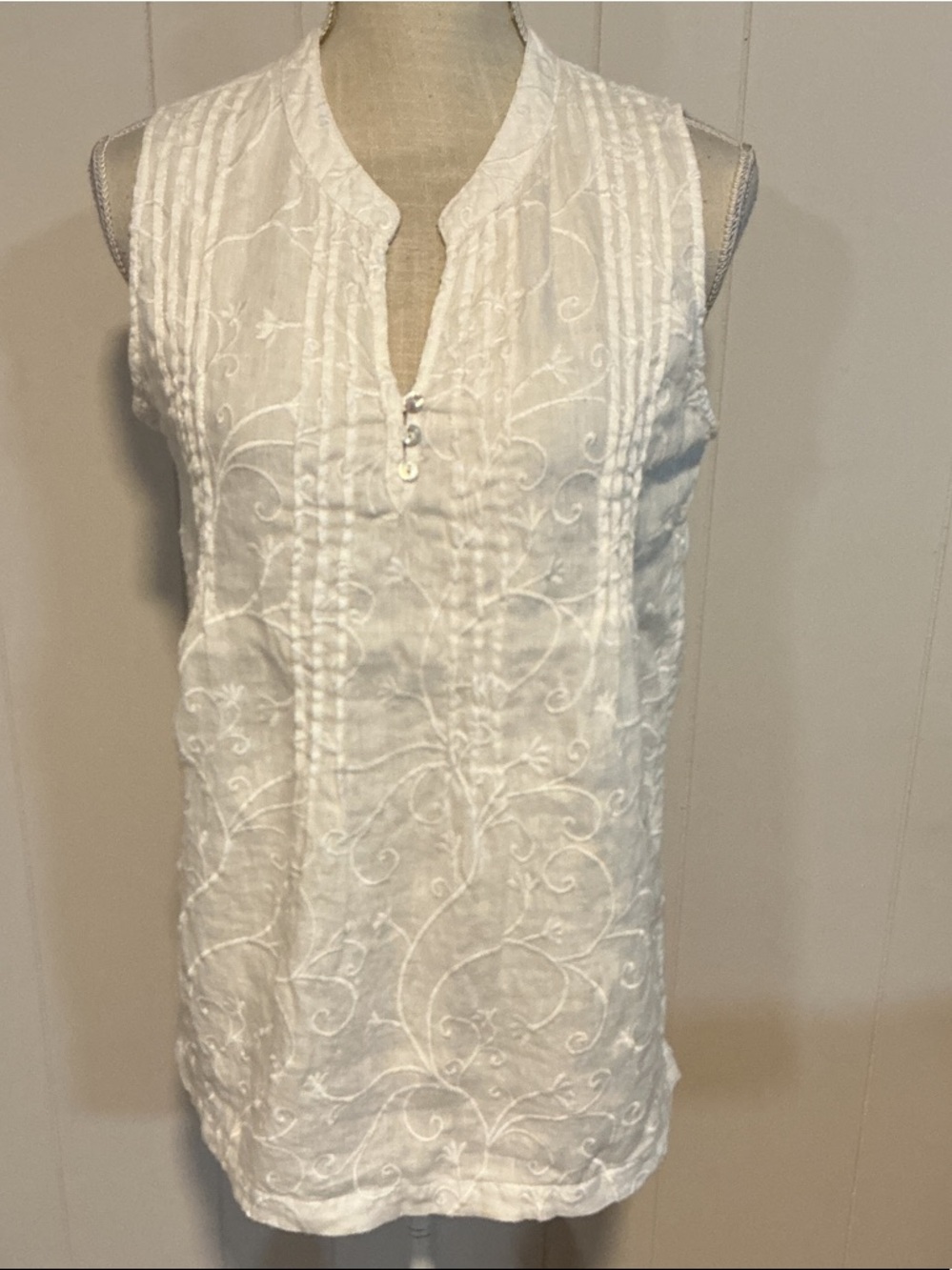 Kenar White Embroidered Sleeveless Tunic Blouse